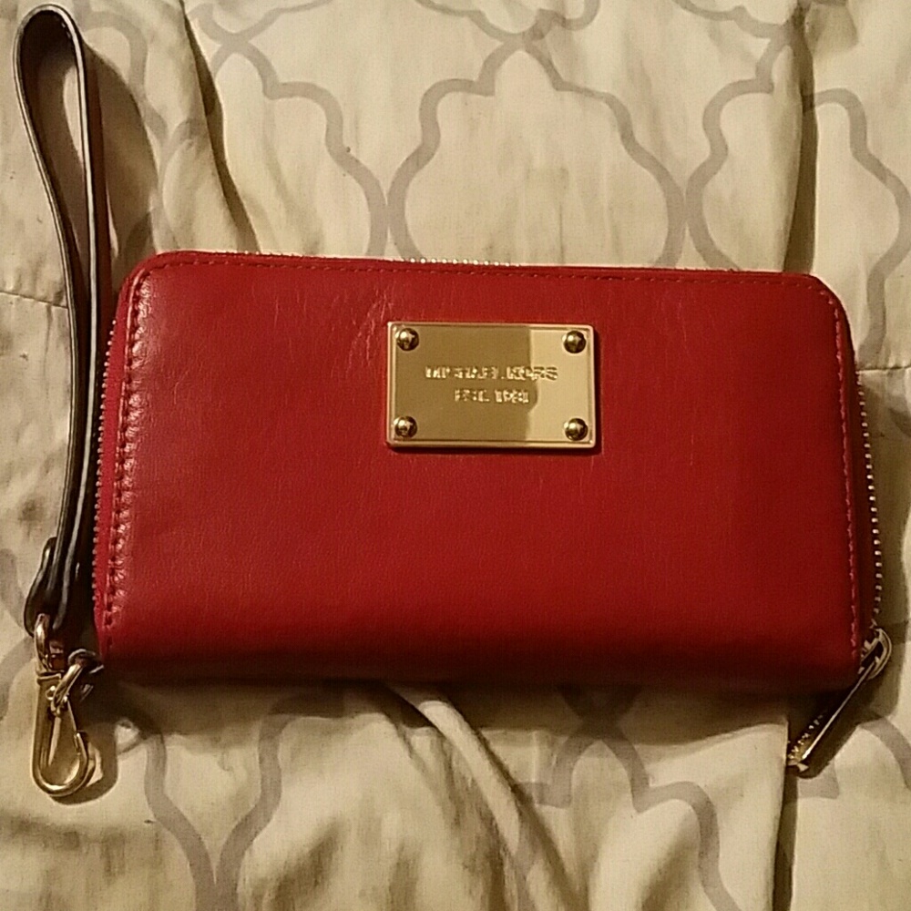 Micheal kor wristlet